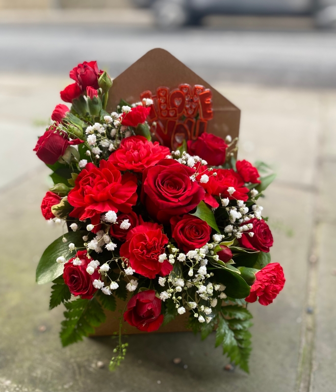 Valentine envelope arrangement