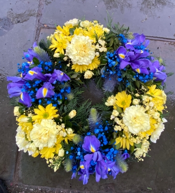Grouped wreath ,yellow white and blue
