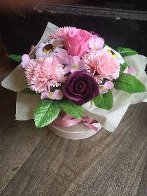 Soap flowers in hatbox pink