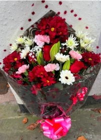 Red and pink mixed bouquet